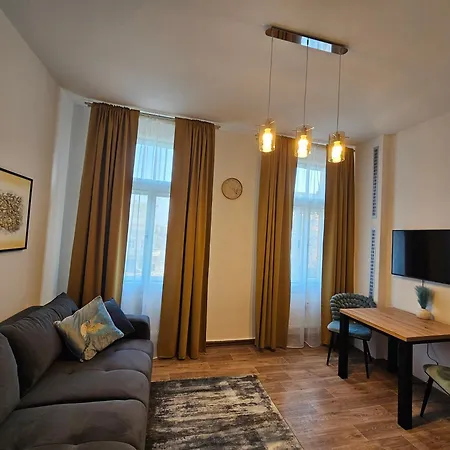 Moderni V Centru U Divadla - Wi-fi Zdarma #homevibes53 公寓