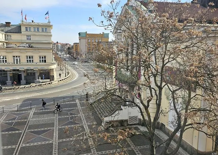 Lägenhet Moderni V Centru U Divadla - Wi-fi Zdarma #homevibes53